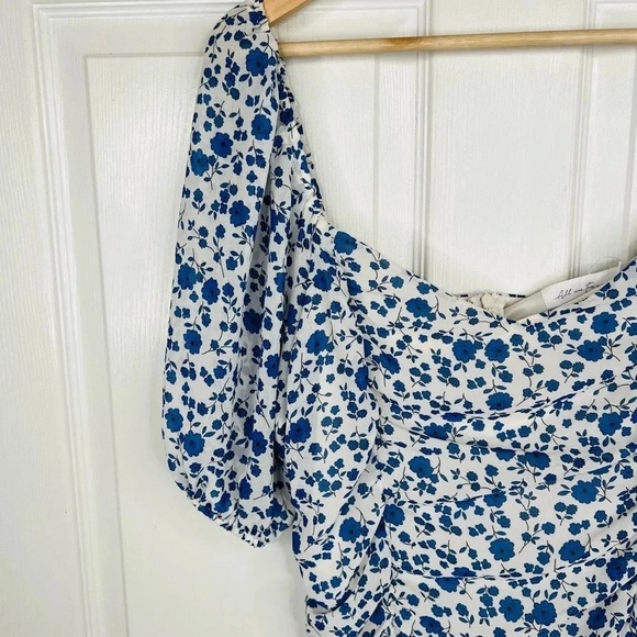 All in Favor Women's Blue and White Floral Ruched Mini Dress  Size L half sleeve - Picture 3 of 13